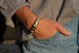 Twilight Star Bangle in 18k gold with emeralds and diamonds