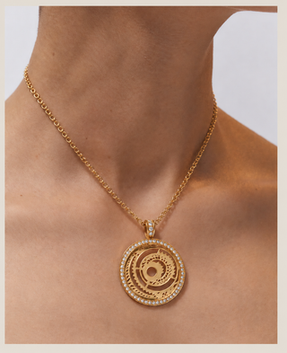 Rising Sun Pendant in 18k gold with natural diamonds
